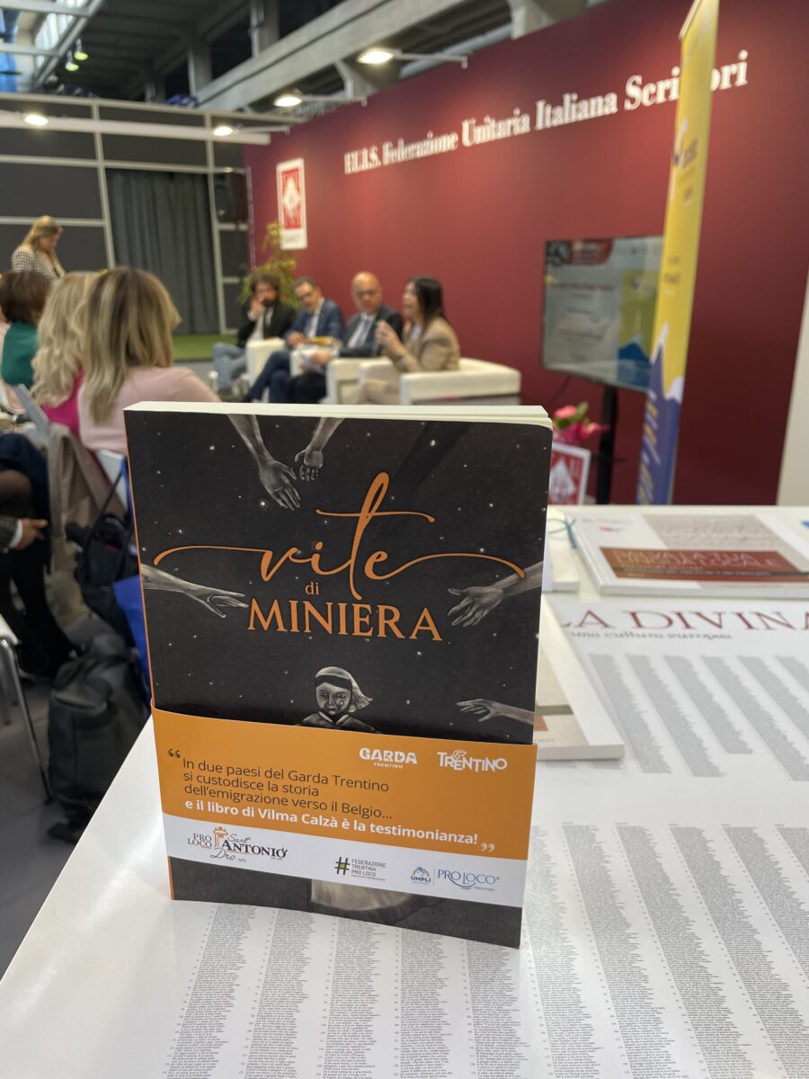 La Pro Loco Sant’Antonio Dro ha presentato il romanzo di Vilma Calza’ “Vite di Miniera”. La presentazione è stata ospitata all’interno degli appuntamenti di UNPLI Unione Nazionale Pro Loco presso lo stand di FUIS Federazione unitaria italiana scrittori